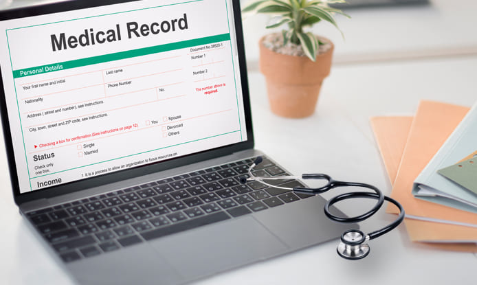 Laptop displaying medical records alongside a stethoscope, symbolizing the role of expert witnesses in personal injury cases to provide medical testimony